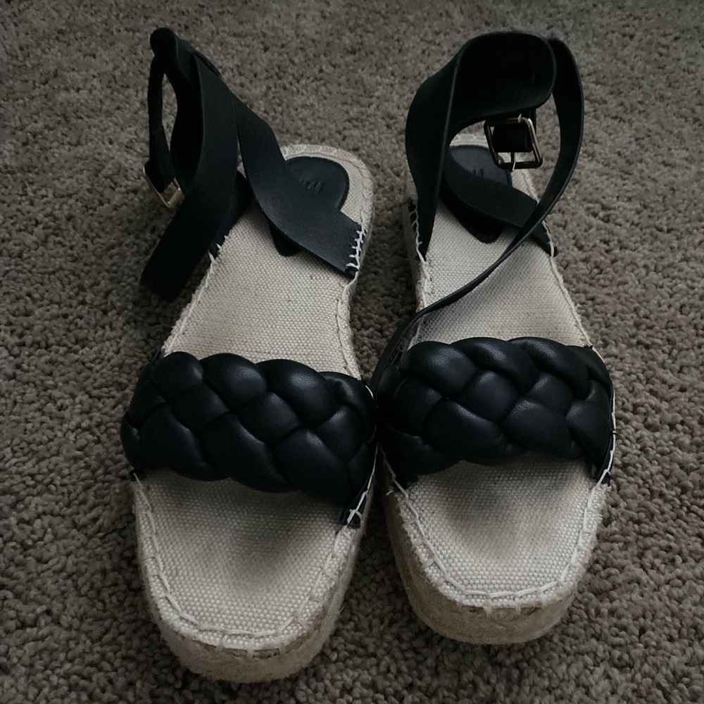 BRAND NEW H&M SANDALS